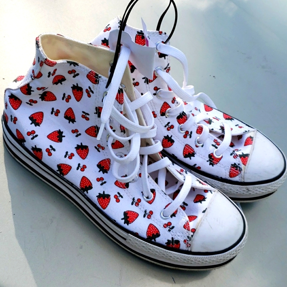 ☆ Chuck Taylor Converse All Star 🍓 Strawberry Platform High tops sz 8 / 38.5 EU